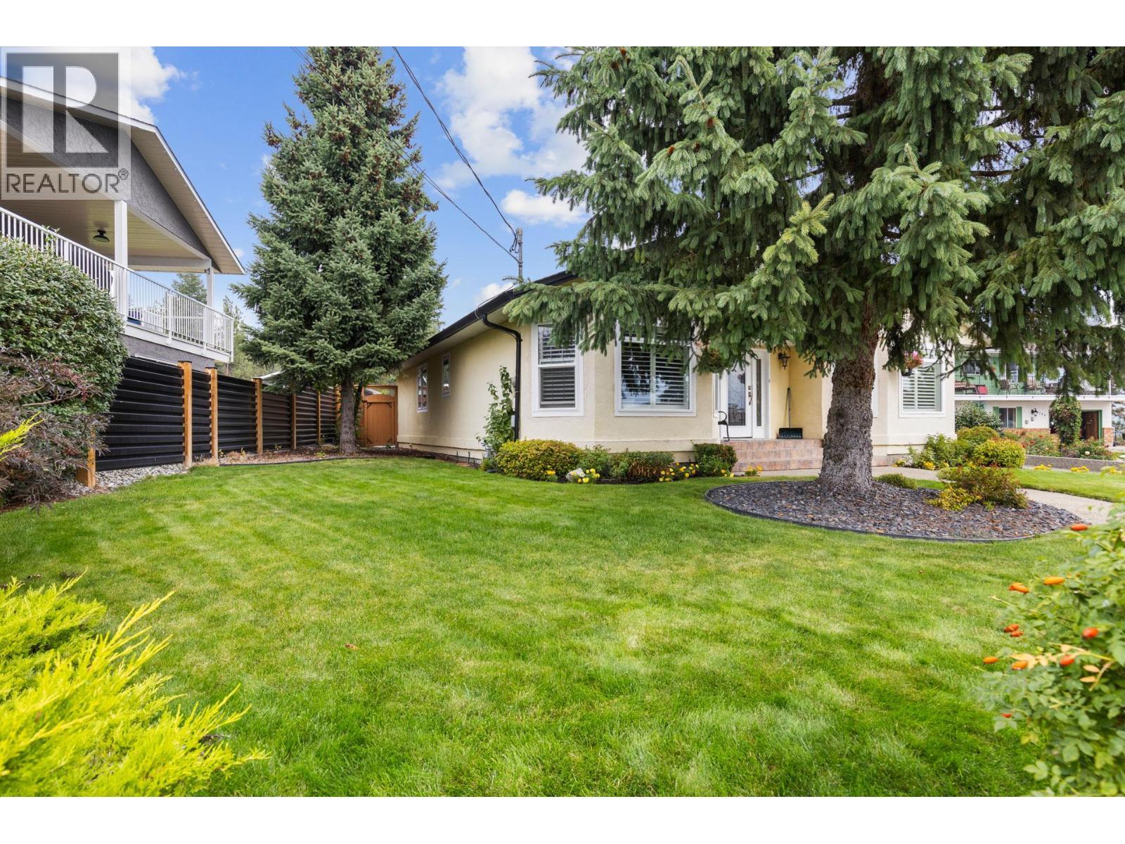 4188 6 Avenue, Peachland, BC - Outdoor