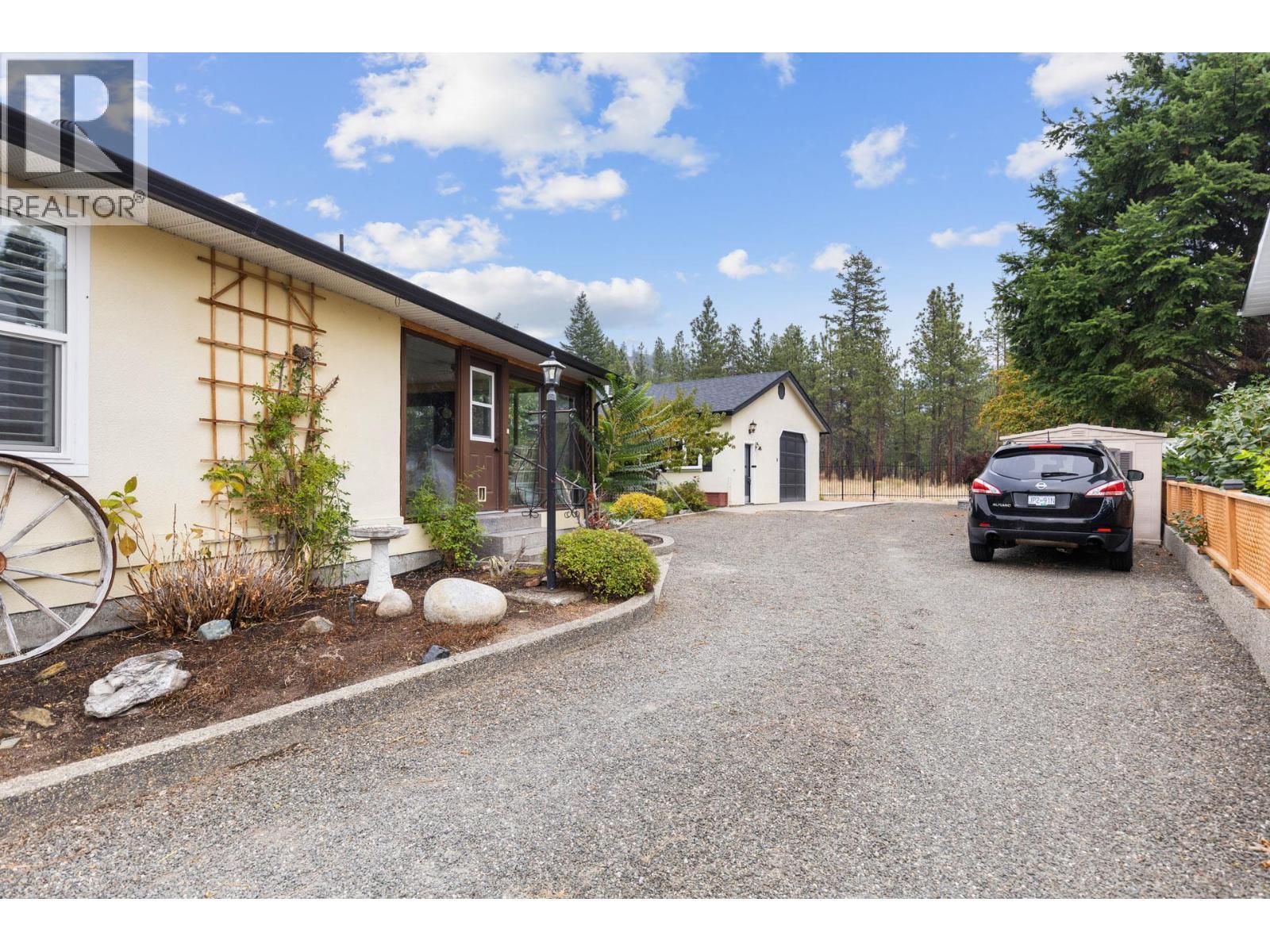 4188 6 Avenue, Peachland, BC - Outdoor