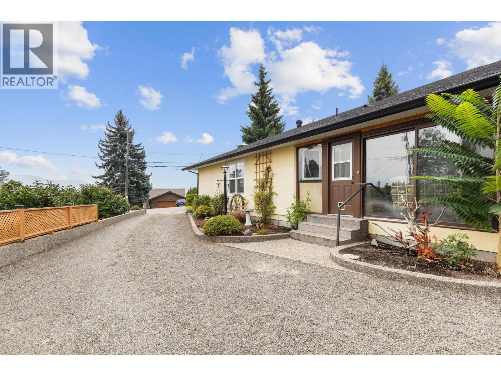 4188 6 Avenue, Peachland, BC - Outdoor