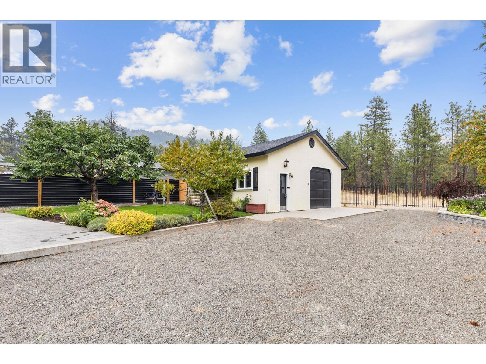 4188 6 Avenue, Peachland, BC - Outdoor