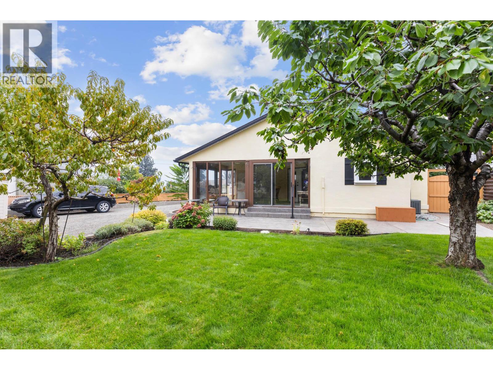 4188 6 Avenue, Peachland, BC - Outdoor