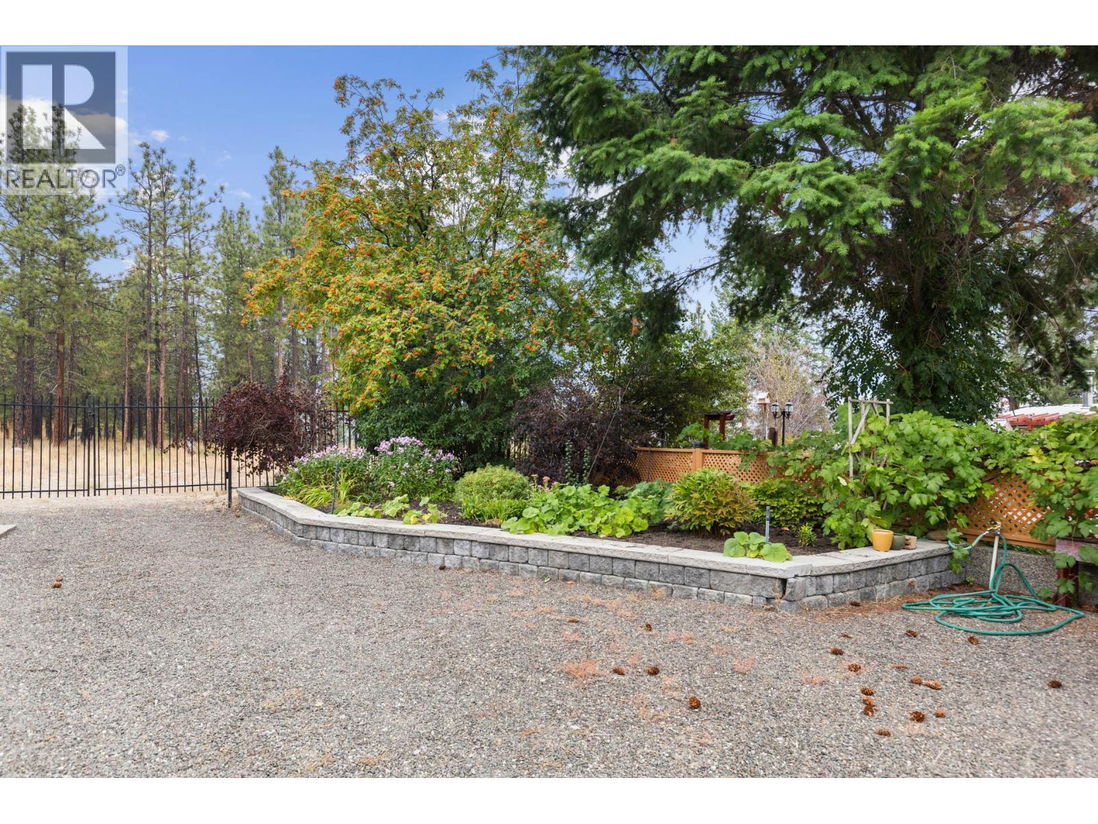 4188 6 Avenue, Peachland, BC - Outdoor