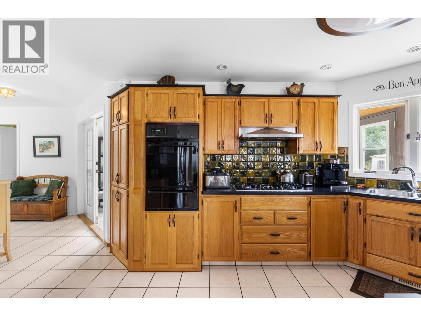 4188 6 Avenue, Peachland, BC - Indoor Photo Showing Kitchen