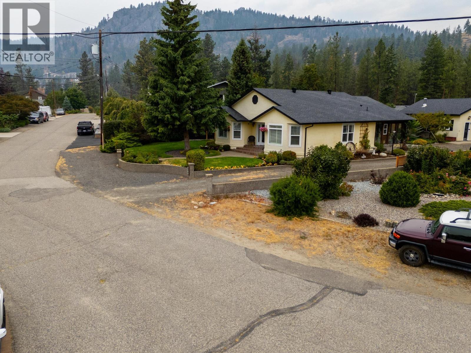 4188 6 Avenue, Peachland, BC - Outdoor