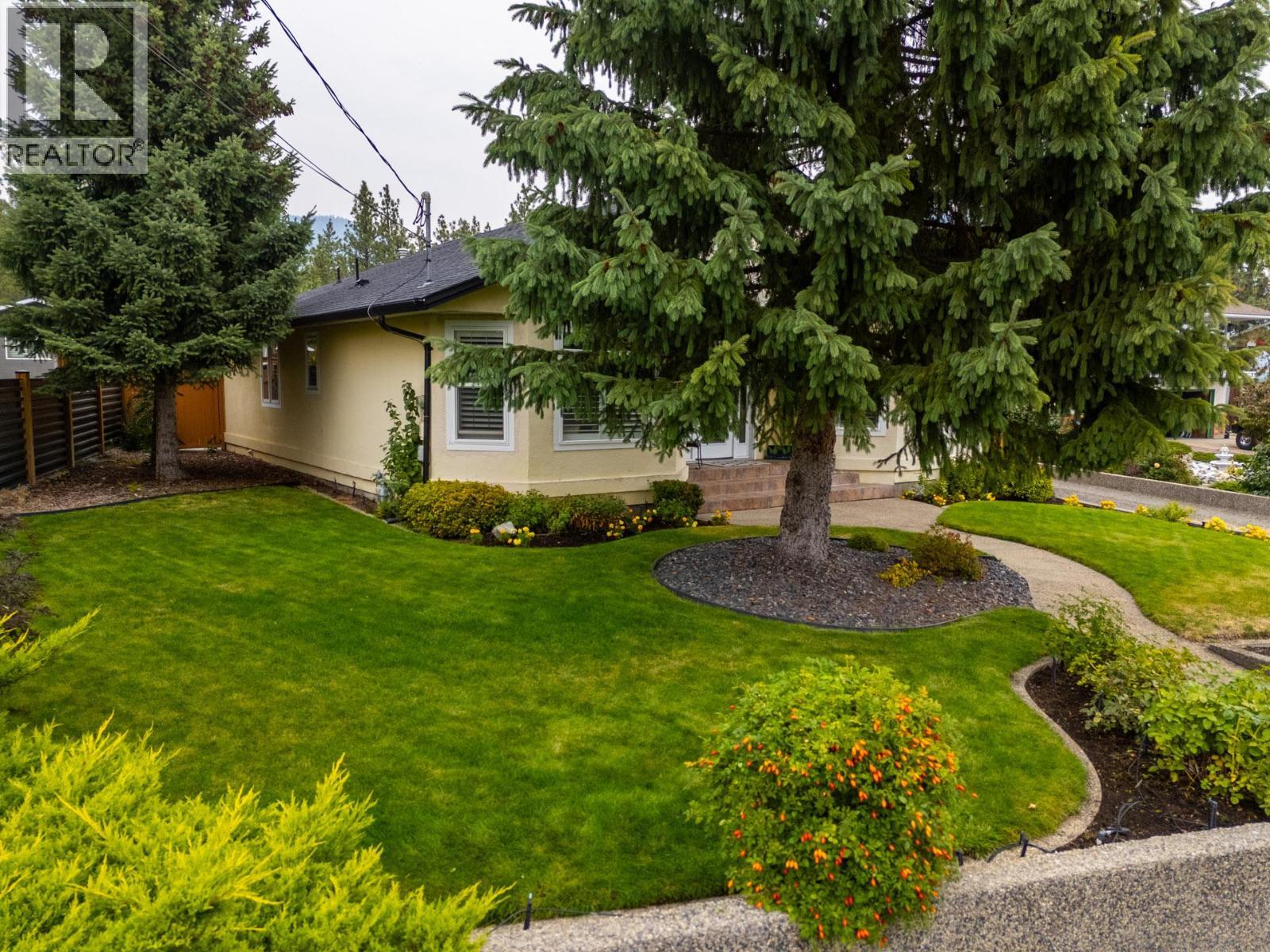 4188 6 Avenue, Peachland, BC - Outdoor