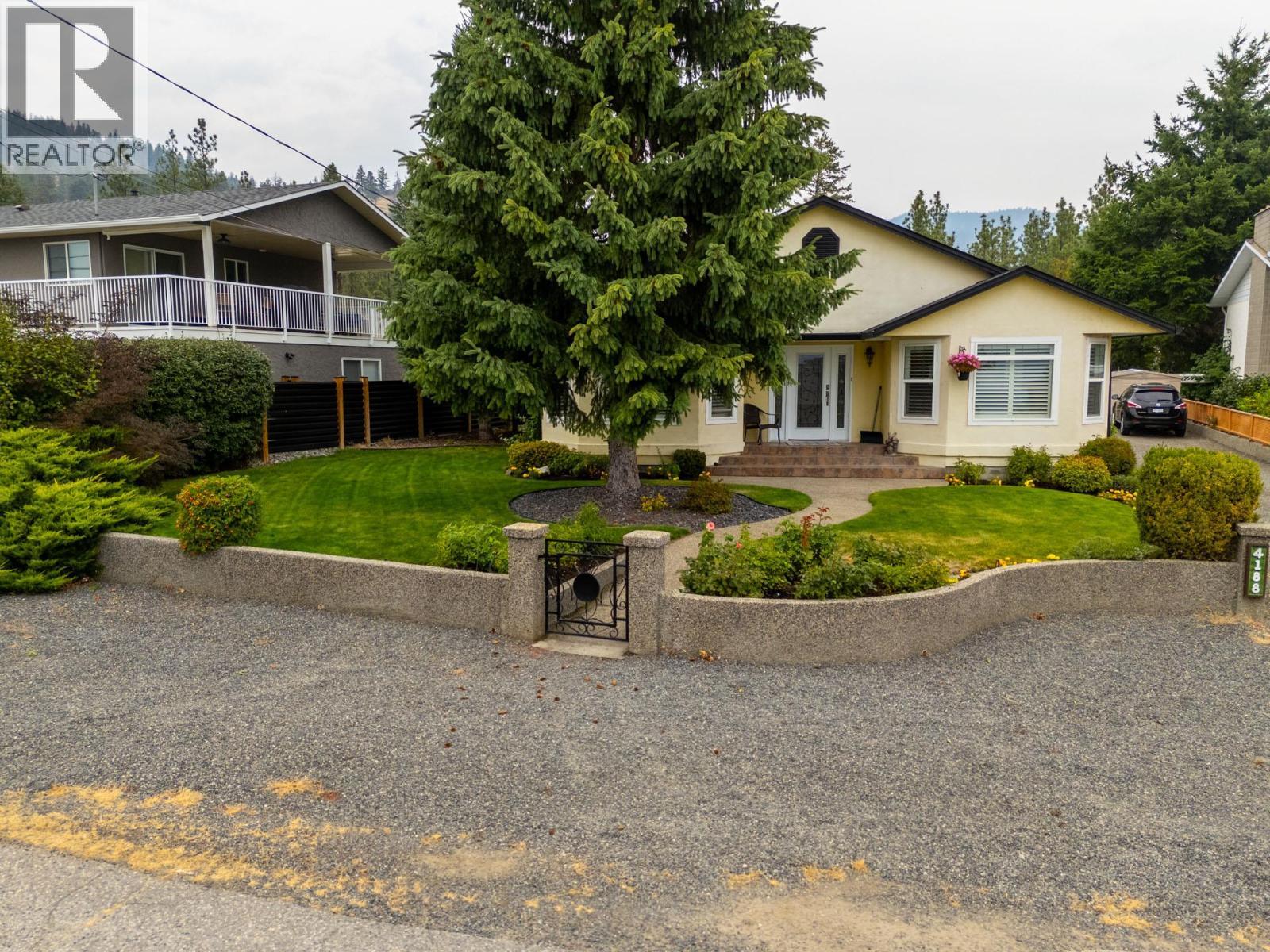 4188 6 Avenue, Peachland, BC - Outdoor