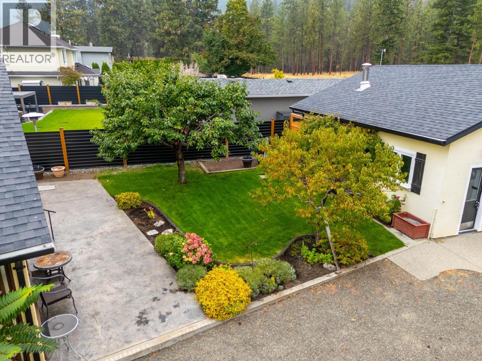 4188 6 Avenue, Peachland, BC - Outdoor