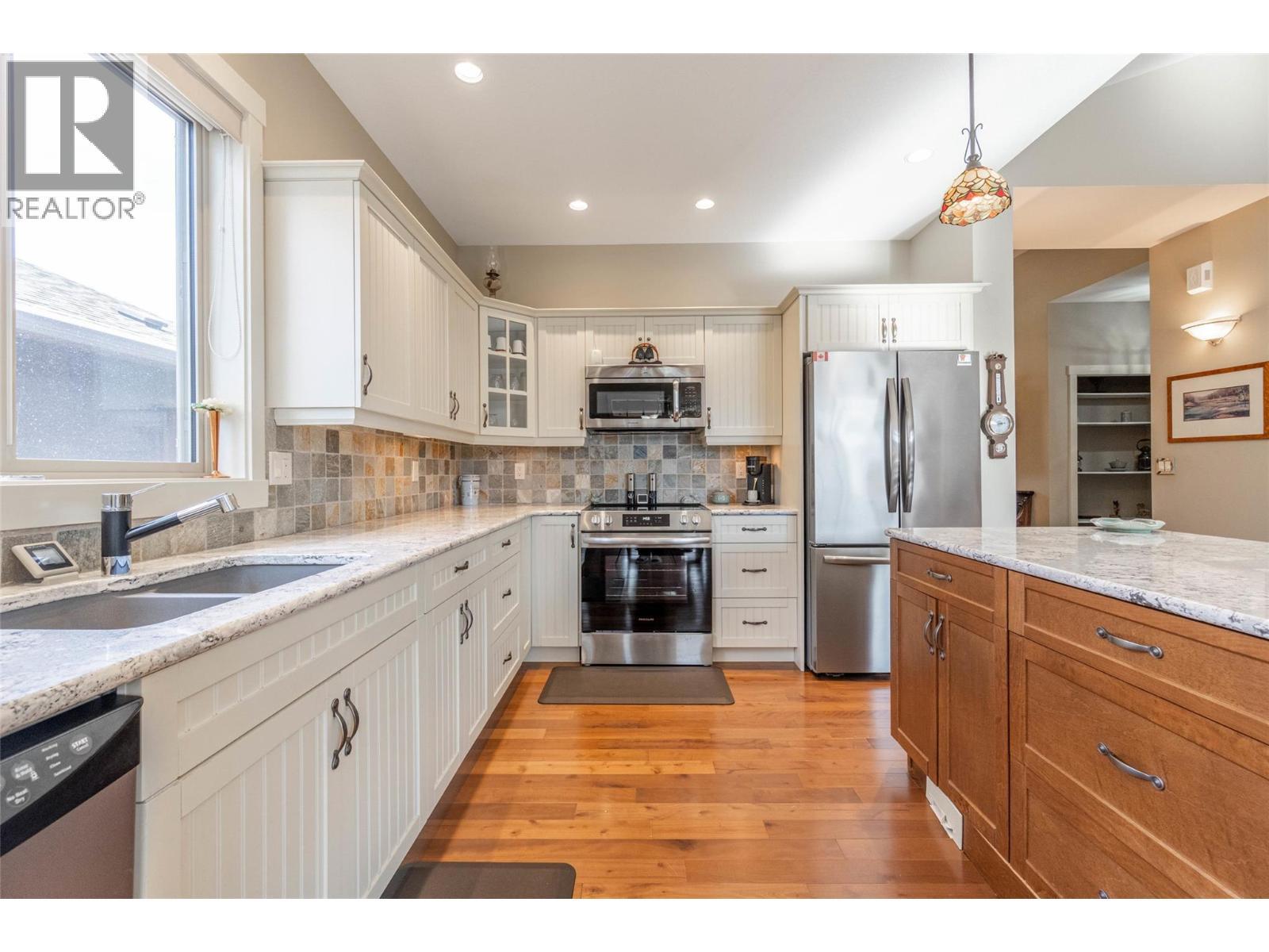 6833 Meadows Drive Unit# 28, Oliver, BC - Indoor Photo Showing Kitchen With Double Sink With Upgraded Kitchen