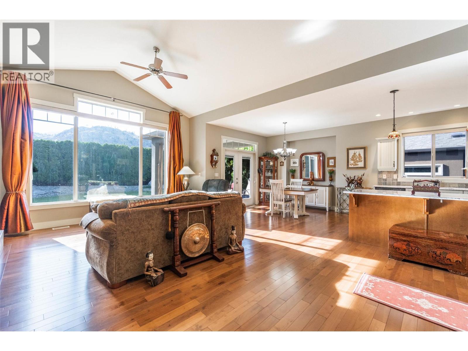 6833 Meadows Drive Unit# 28, Oliver, BC - Indoor Photo Showing Living Room
