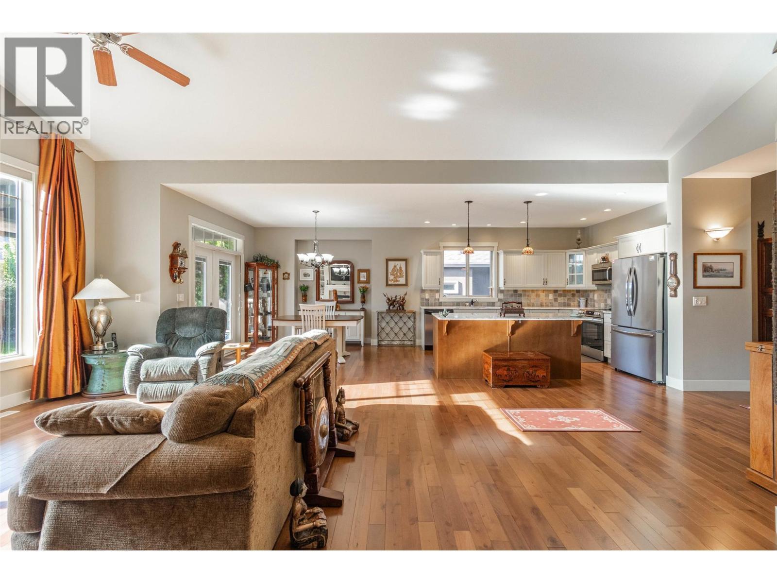 6833 Meadows Drive Unit# 28, Oliver, BC - Indoor Photo Showing Living Room