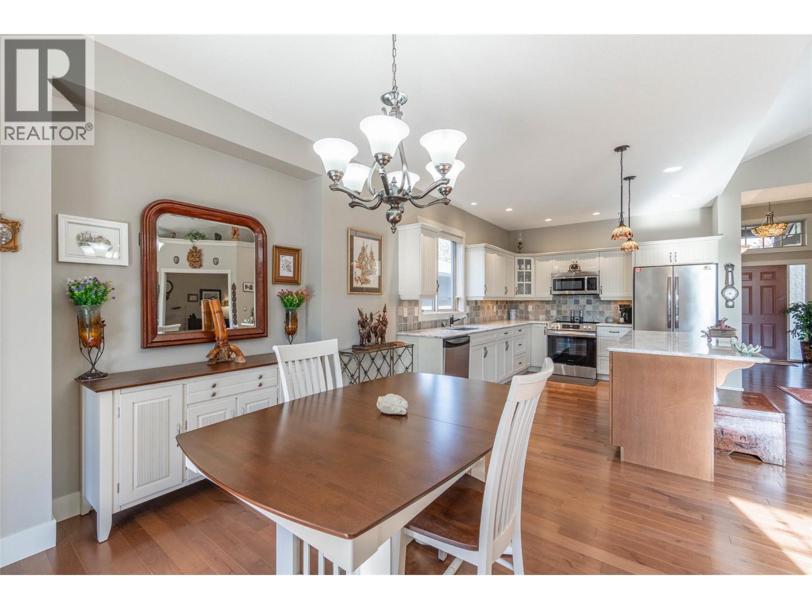 6833 Meadows Drive Unit# 28, Oliver, BC - Indoor Photo Showing Dining Room