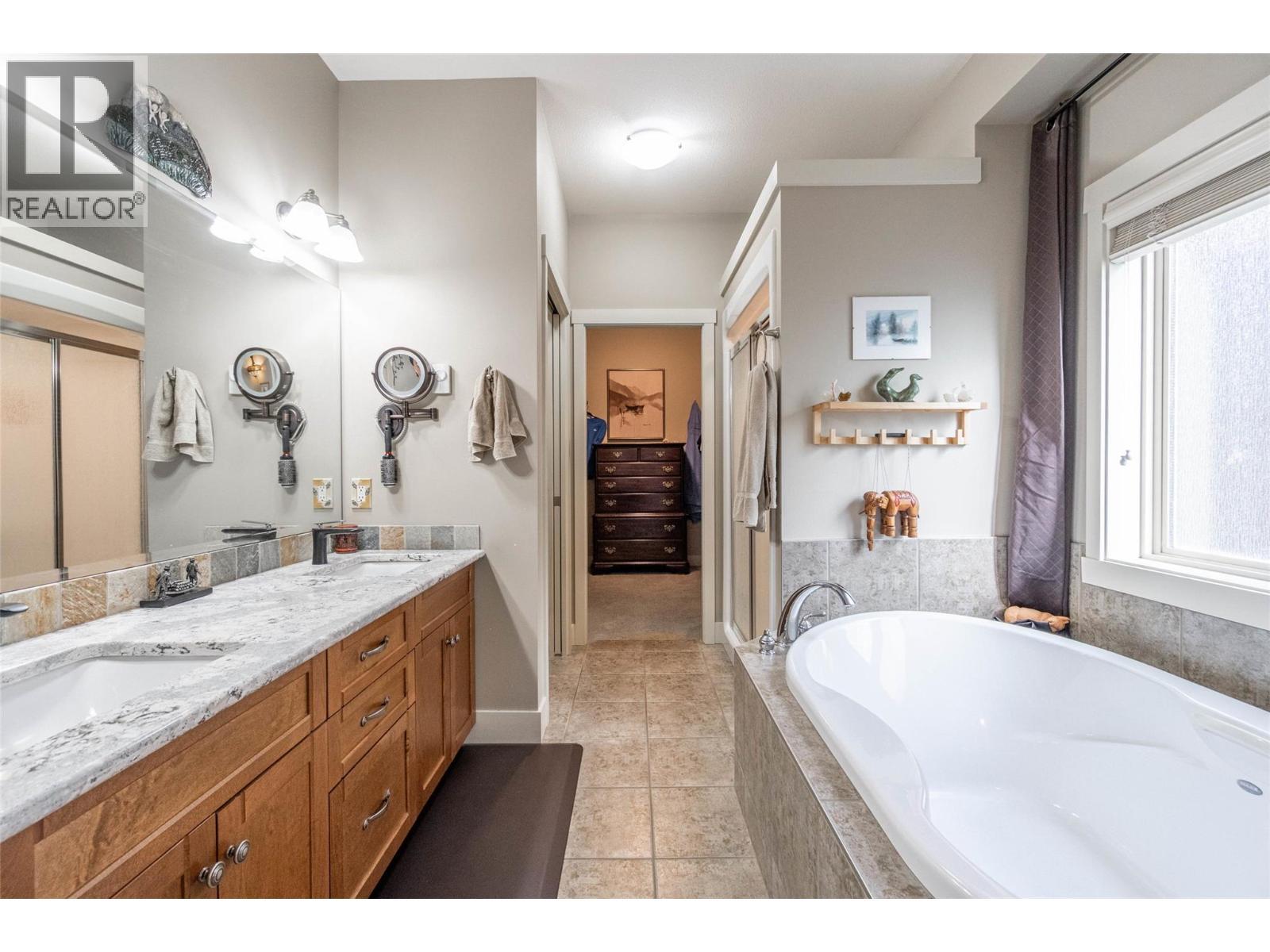 6833 Meadows Drive Unit# 28, Oliver, BC - Indoor Photo Showing Bathroom