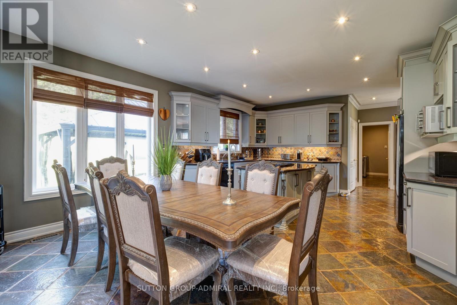 70 Kilkenny Trail, Bradford West Gwillimbury, ON - Indoor Photo Showing Dining Room