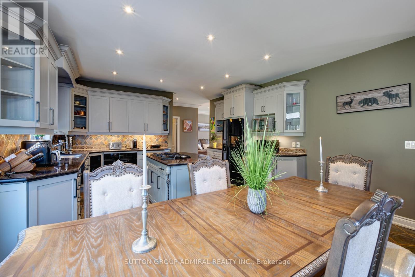 70 Kilkenny Trail, Bradford West Gwillimbury, ON - Indoor Photo Showing Dining Room