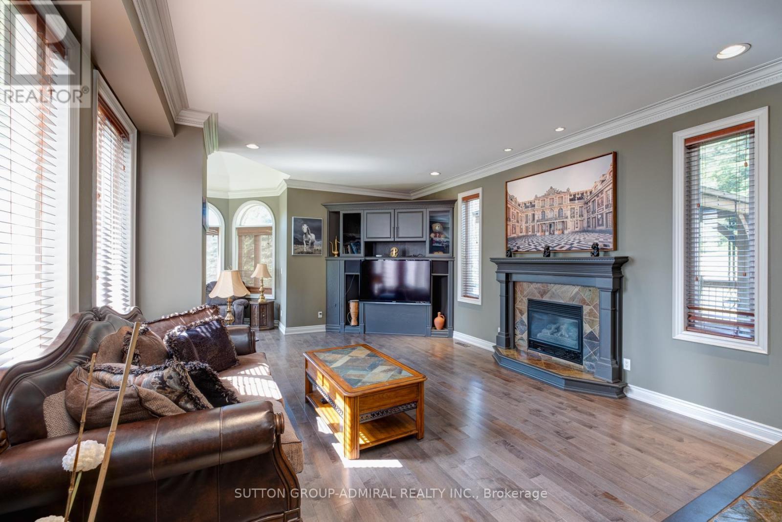 70 Kilkenny Trail, Bradford West Gwillimbury, ON - Indoor Photo Showing Living Room With Fireplace