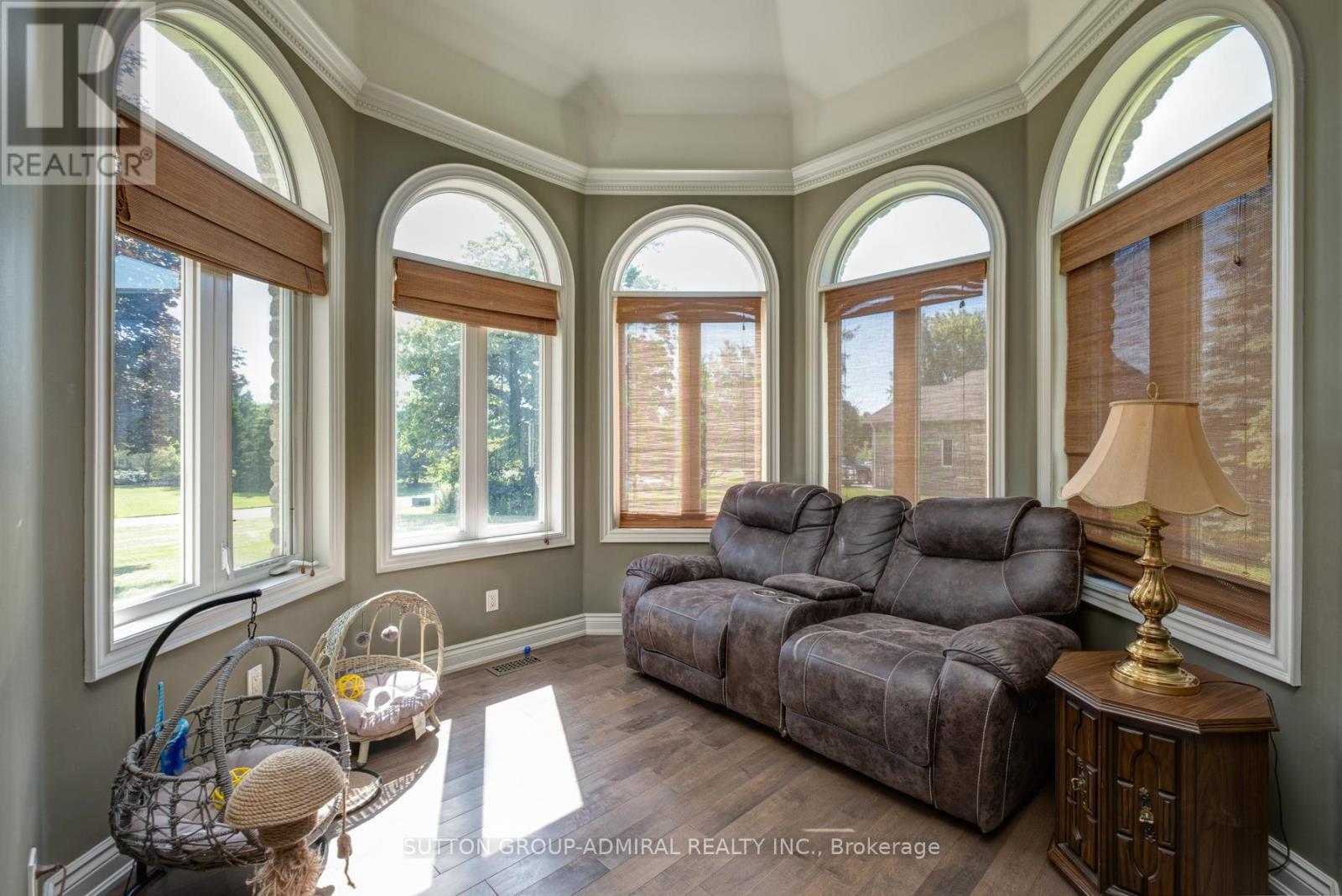 70 Kilkenny Trail, Bradford West Gwillimbury, ON - Indoor Photo Showing Living Room