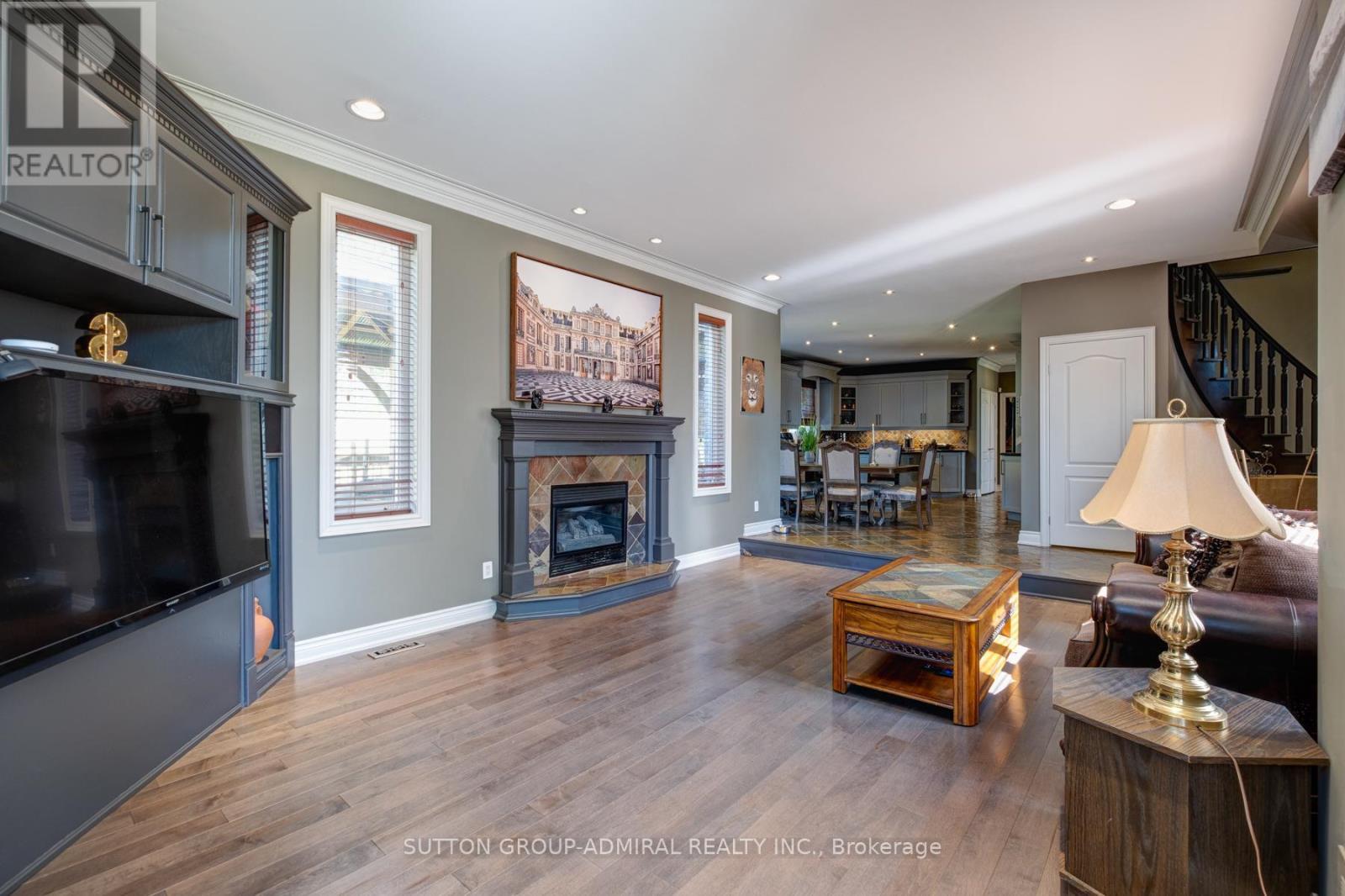 70 Kilkenny Trail, Bradford West Gwillimbury, ON - Indoor Photo Showing Living Room With Fireplace