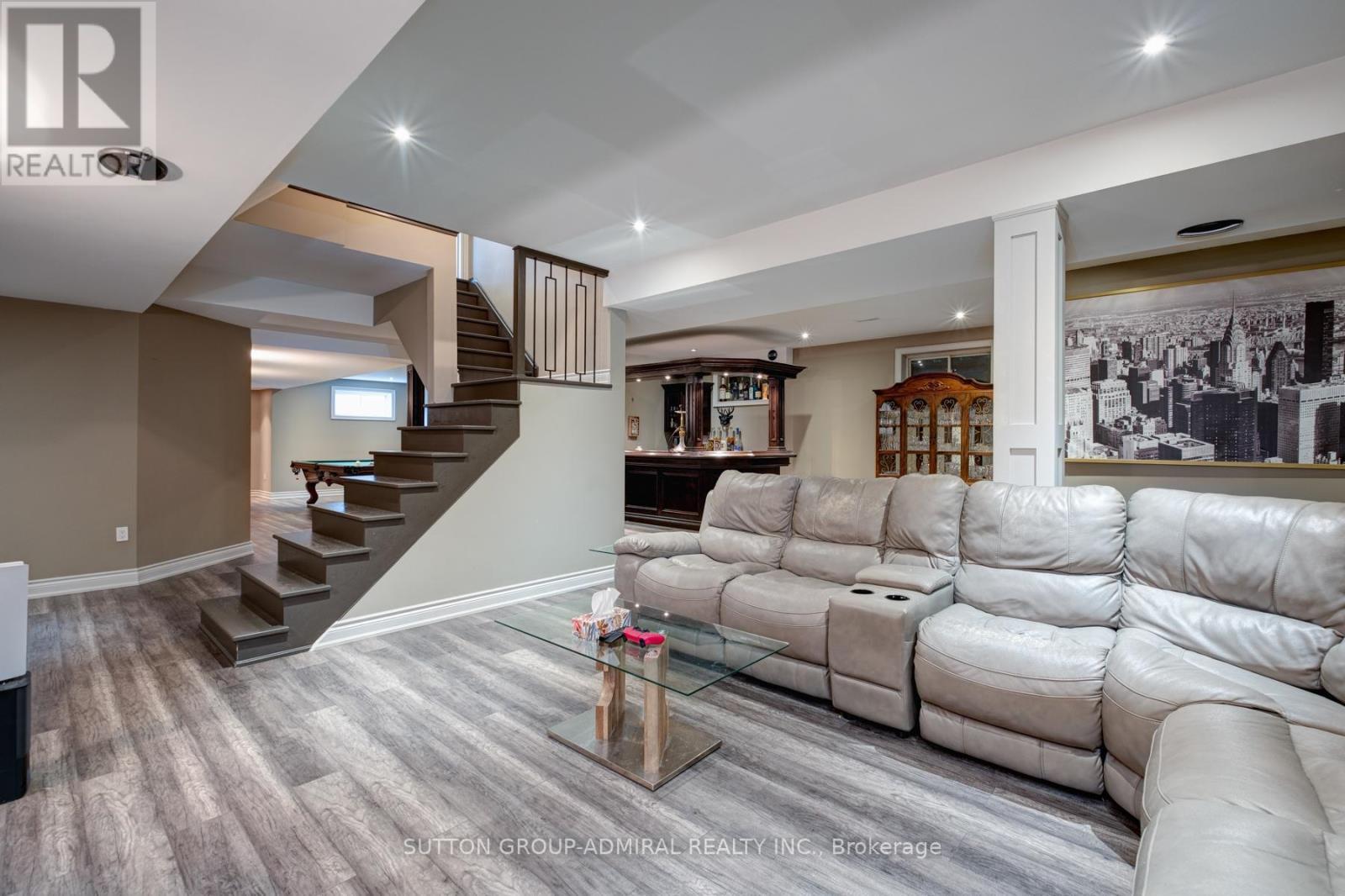 70 Kilkenny Trail, Bradford West Gwillimbury, ON - Indoor Photo Showing Living Room