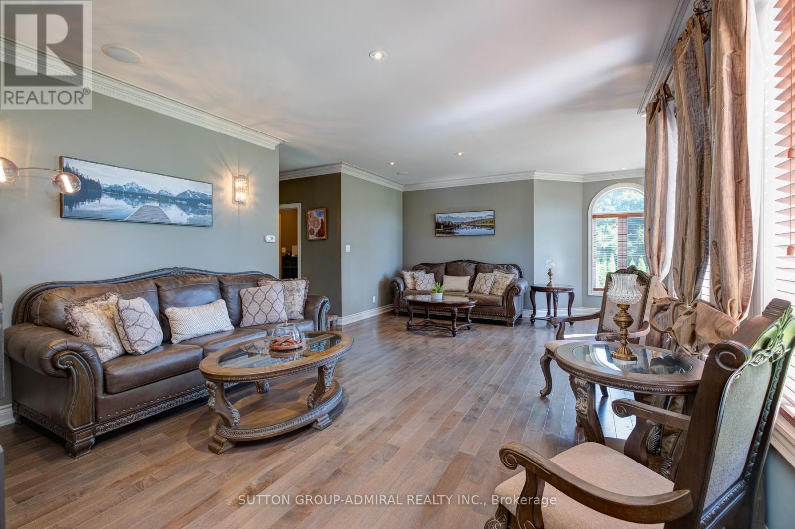 70 Kilkenny Trail, Bradford West Gwillimbury, ON - Indoor Photo Showing Living Room