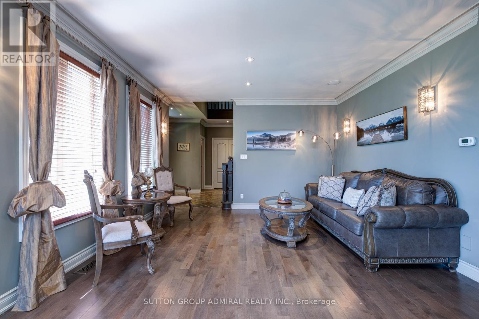 70 Kilkenny Trail, Bradford West Gwillimbury, ON - Indoor Photo Showing Living Room