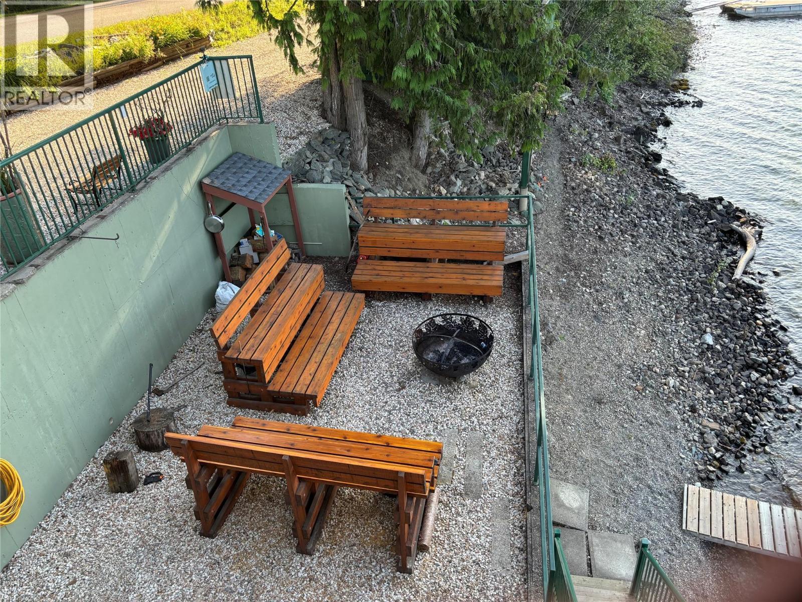 FIRE PIT - 3935 Eagle Bay Rd. Road Unit# 1, Eagle Bay, BC - Photo Showing Other Room