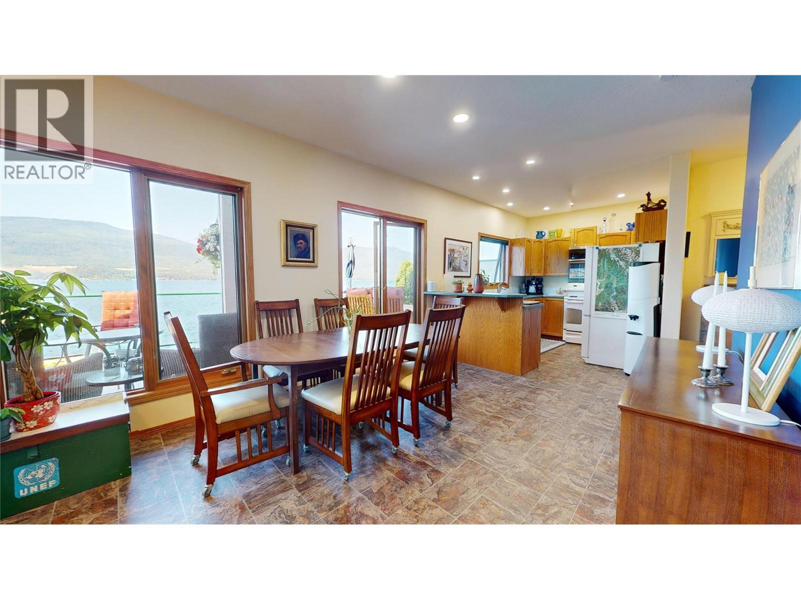 3935 Eagle Bay Rd. Road Unit# 1, Eagle Bay, BC - Indoor Photo Showing Dining Room