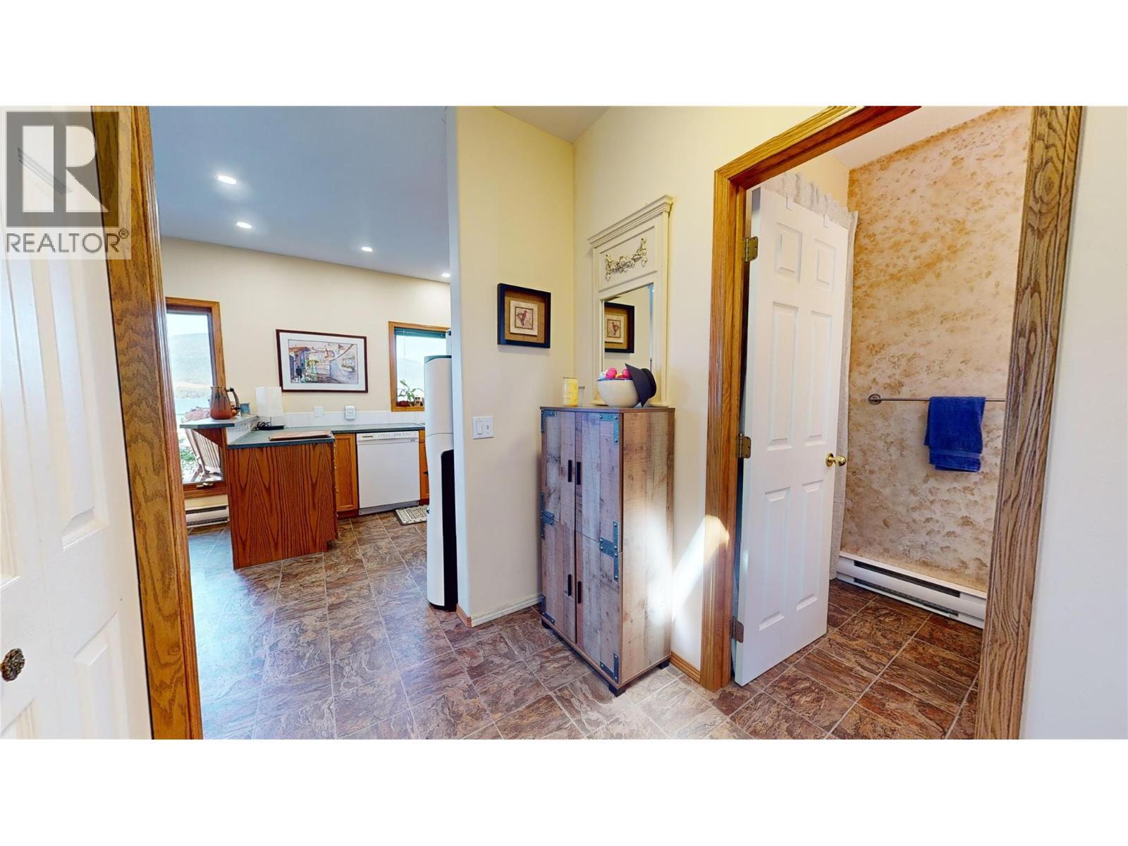 3935 Eagle Bay Rd. Road Unit# 1, Eagle Bay, BC - Indoor Photo Showing Other Room