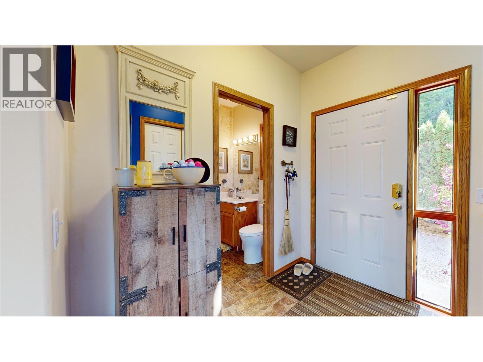 3935 Eagle Bay Rd. Road Unit# 1, Eagle Bay, BC - Indoor Photo Showing Other Room