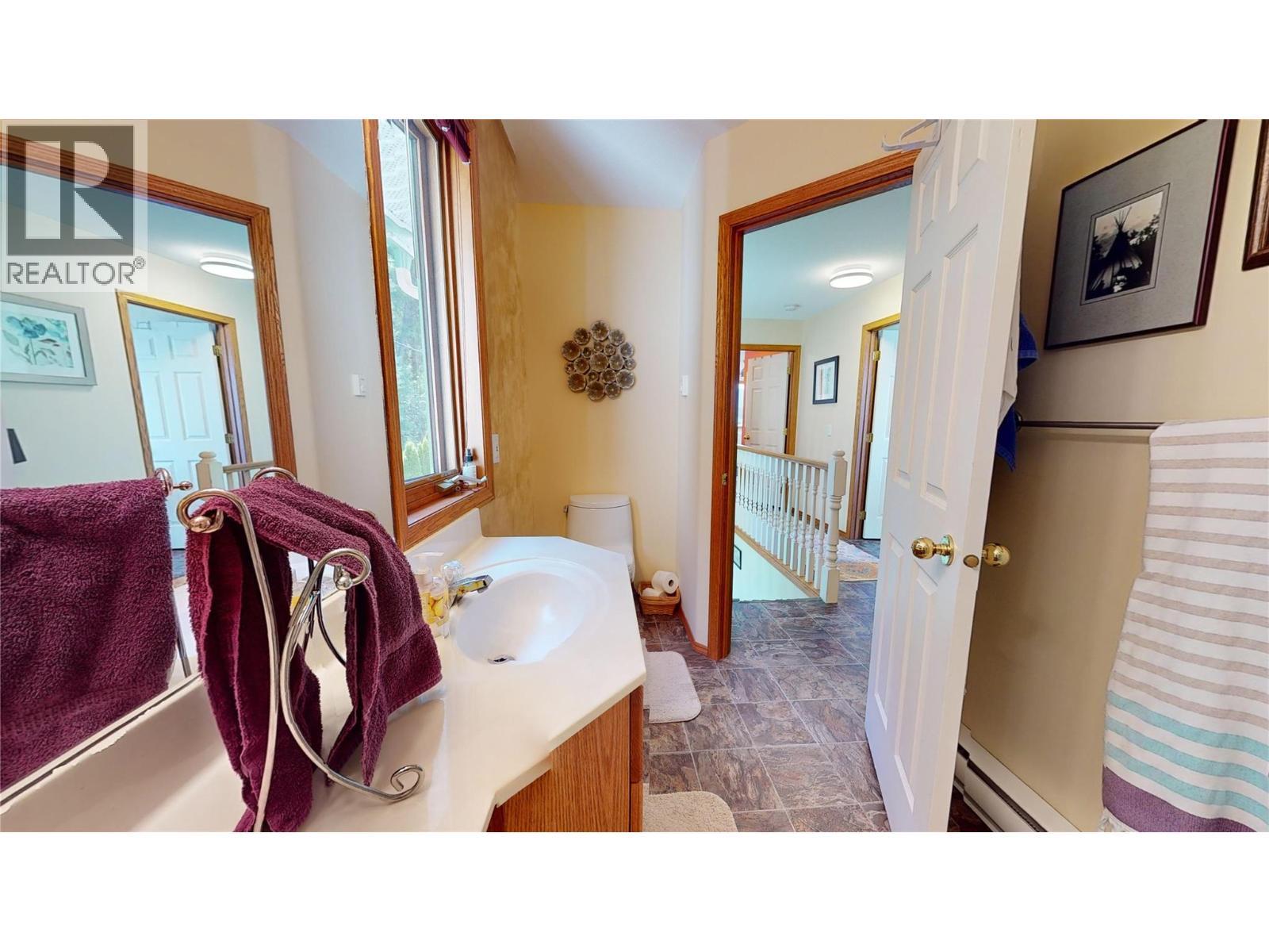 3935 Eagle Bay Rd. Road Unit# 1, Eagle Bay, BC - Indoor Photo Showing Bathroom