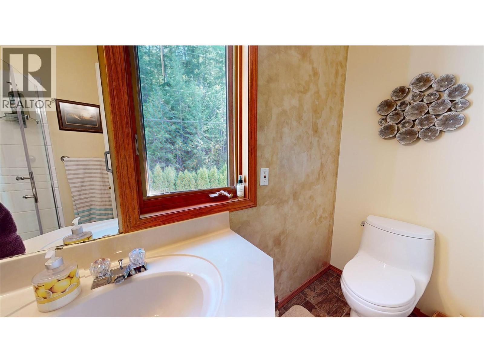 3935 Eagle Bay Rd. Road Unit# 1, Eagle Bay, BC - Indoor Photo Showing Bathroom