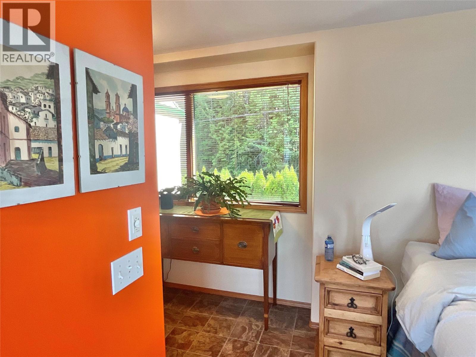 3935 Eagle Bay Rd. Road Unit# 1, Eagle Bay, BC - Indoor Photo Showing Bedroom