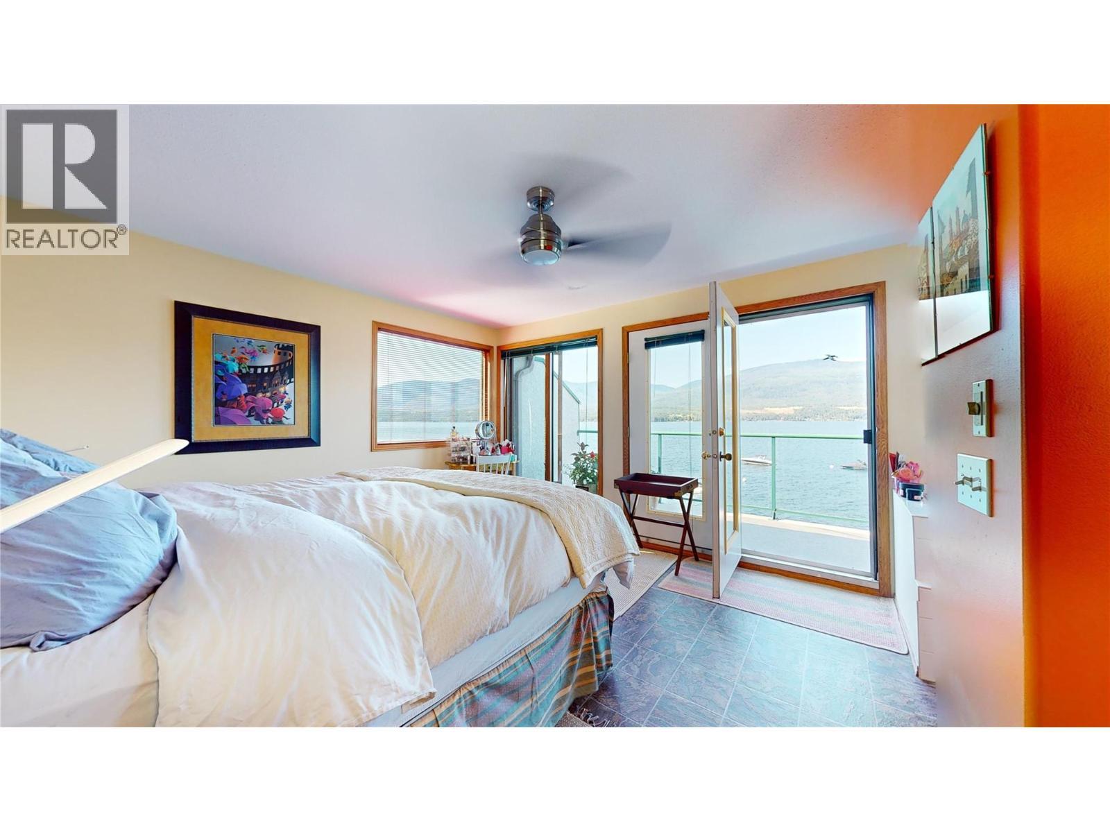 3935 Eagle Bay Rd. Road Unit# 1, Eagle Bay, BC - Indoor Photo Showing Bedroom