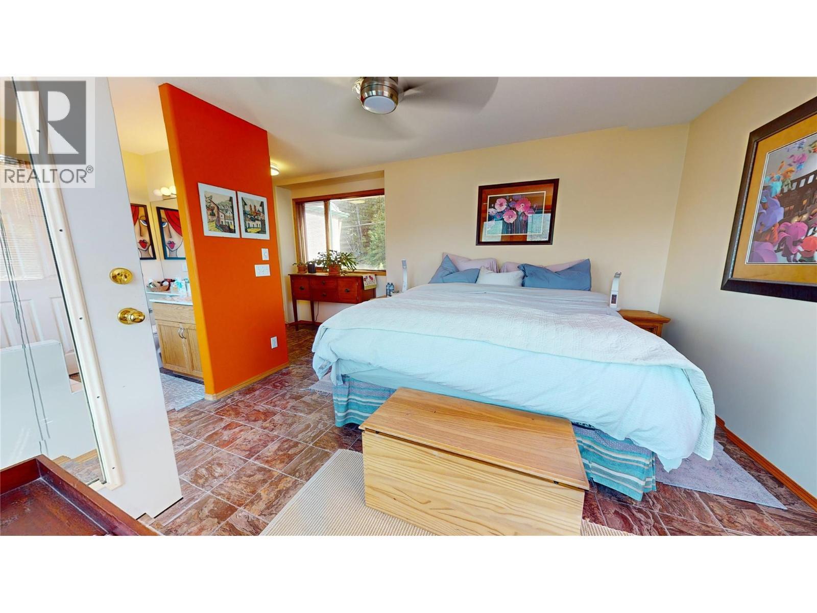 3935 Eagle Bay Rd. Road Unit# 1, Eagle Bay, BC - Indoor Photo Showing Bedroom