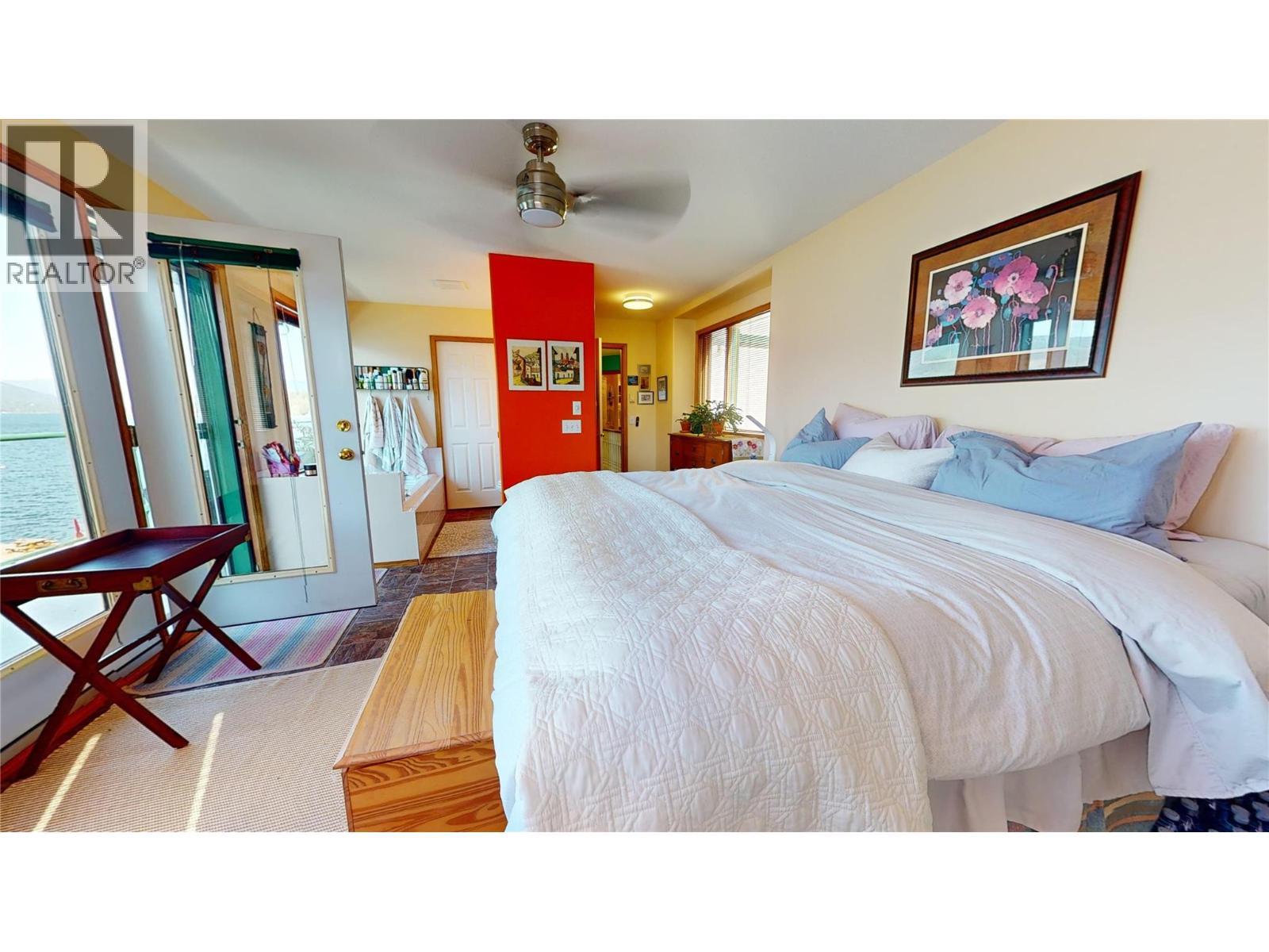 3935 Eagle Bay Rd. Road Unit# 1, Eagle Bay, BC - Indoor Photo Showing Bedroom