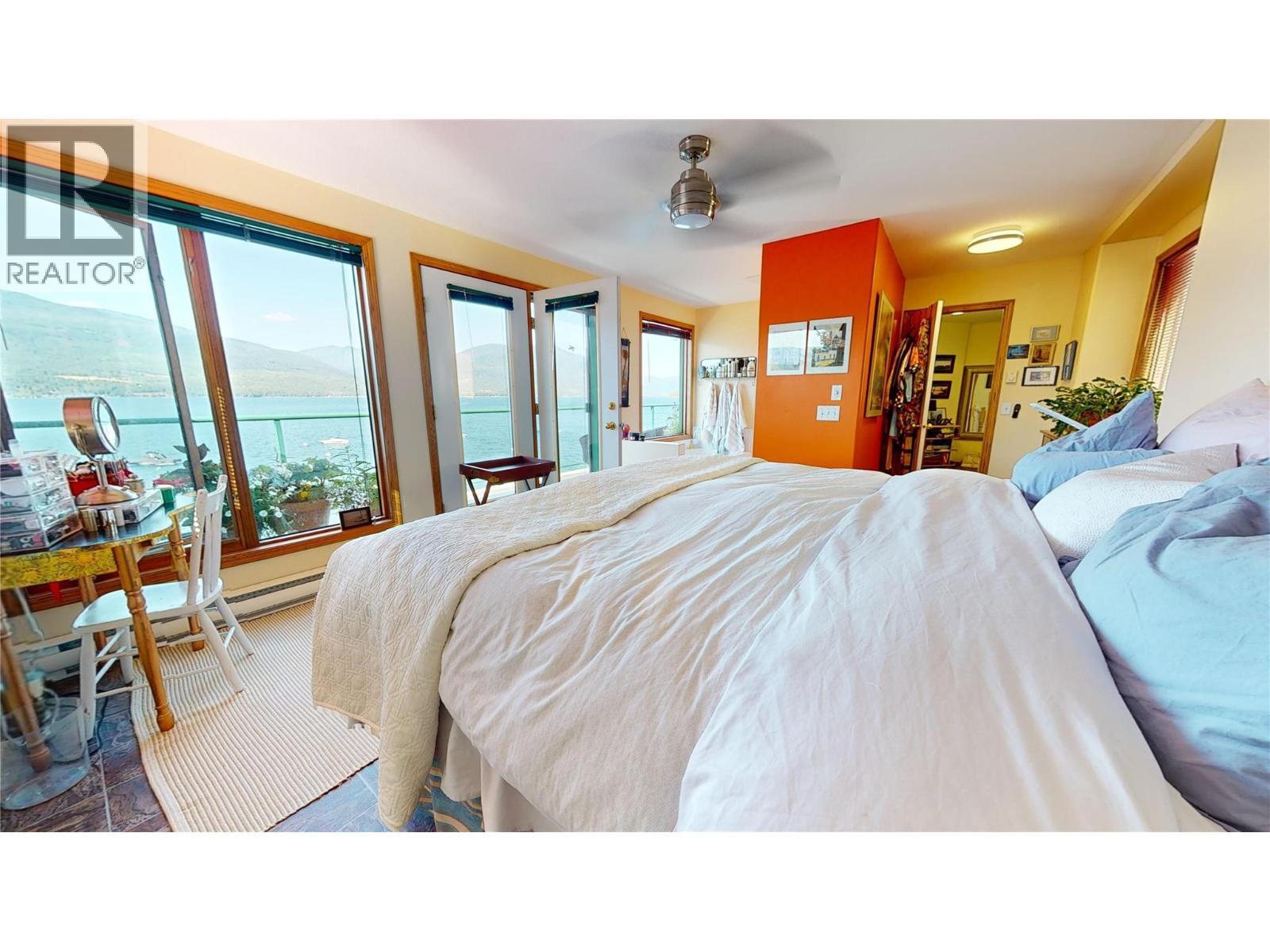 3935 Eagle Bay Rd. Road Unit# 1, Eagle Bay, BC - Indoor Photo Showing Bedroom