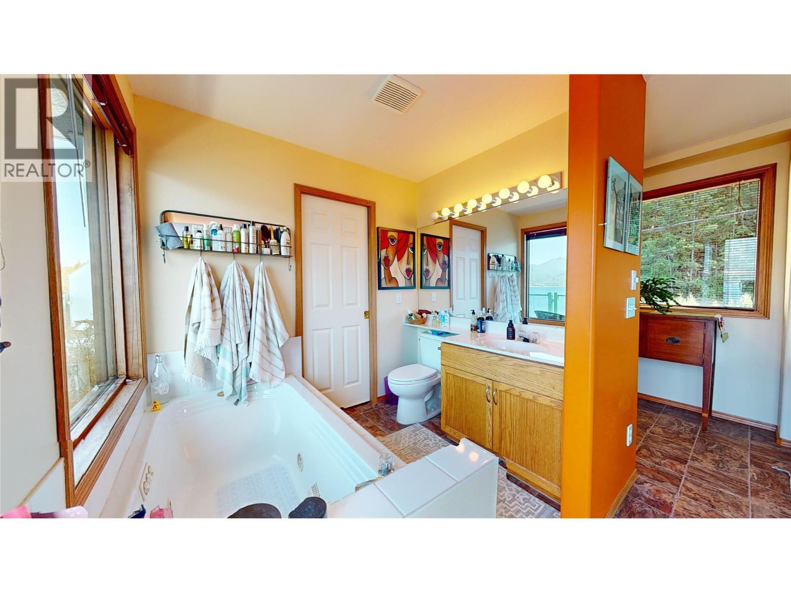 3935 Eagle Bay Rd. Road Unit# 1, Eagle Bay, BC - Indoor Photo Showing Bathroom