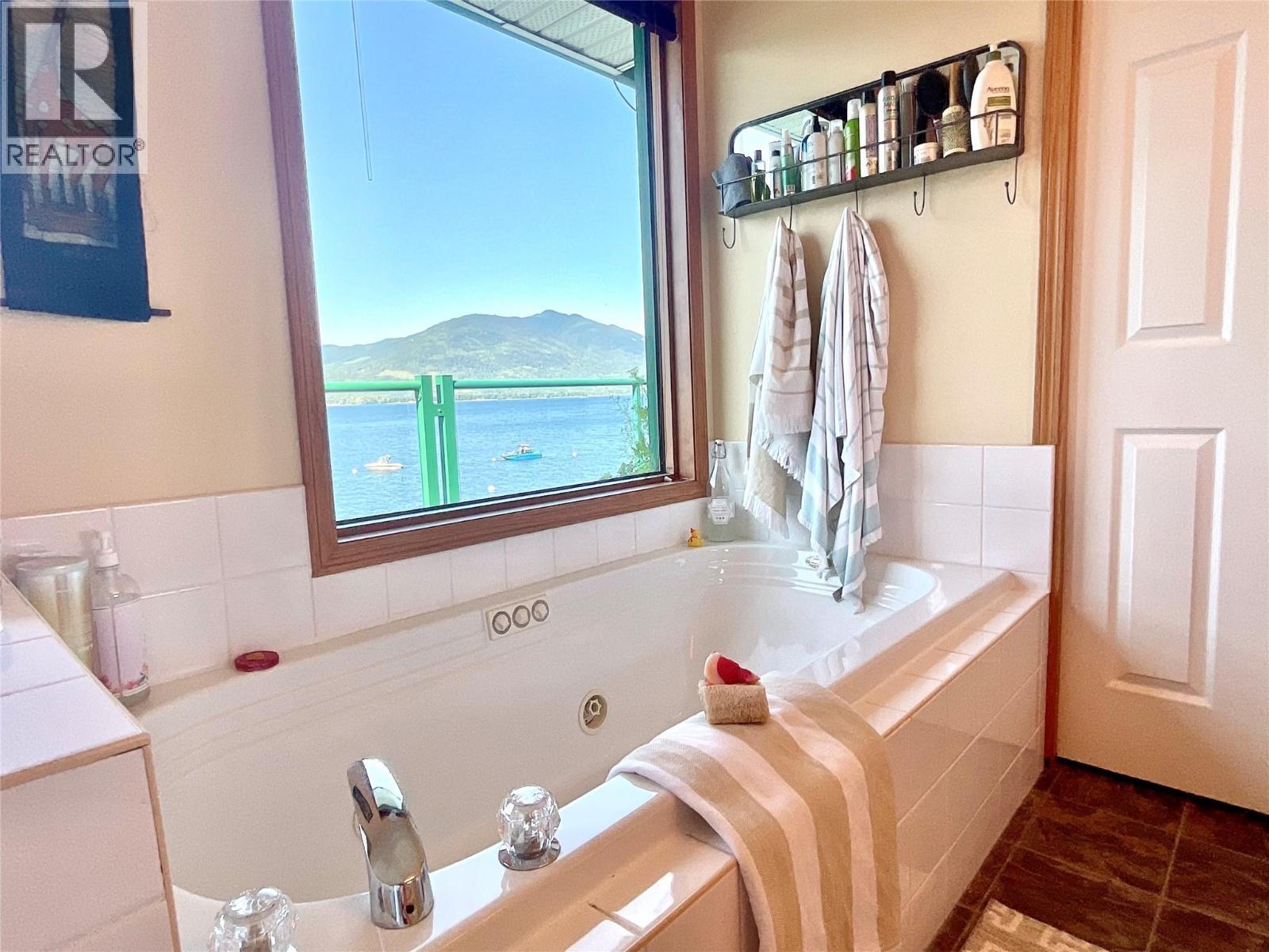 3935 Eagle Bay Rd. Road Unit# 1, Eagle Bay, BC - Indoor Photo Showing Other Room