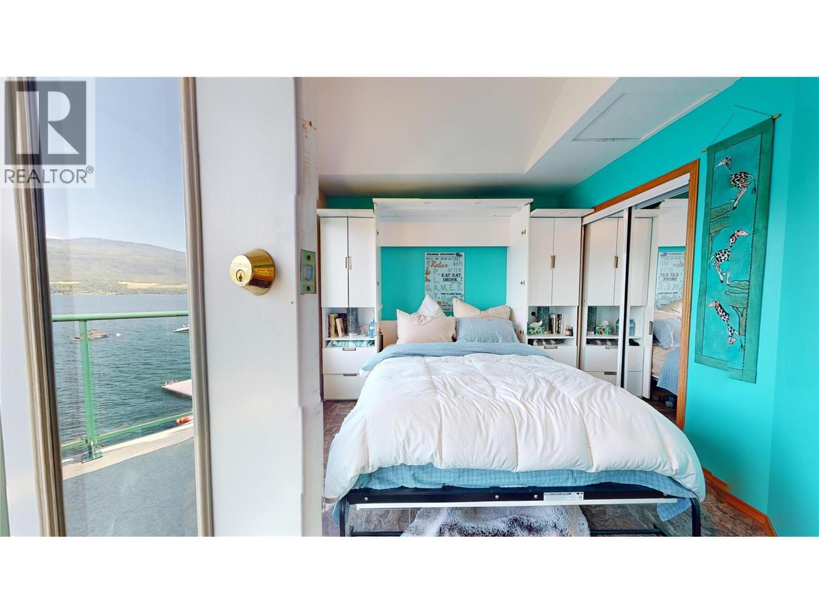 3935 Eagle Bay Rd. Road Unit# 1, Eagle Bay, BC - Indoor Photo Showing Bedroom