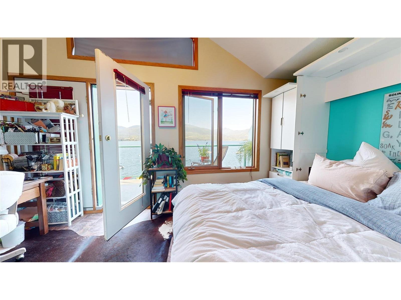 3935 Eagle Bay Rd. Road Unit# 1, Eagle Bay, BC - Indoor Photo Showing Bedroom