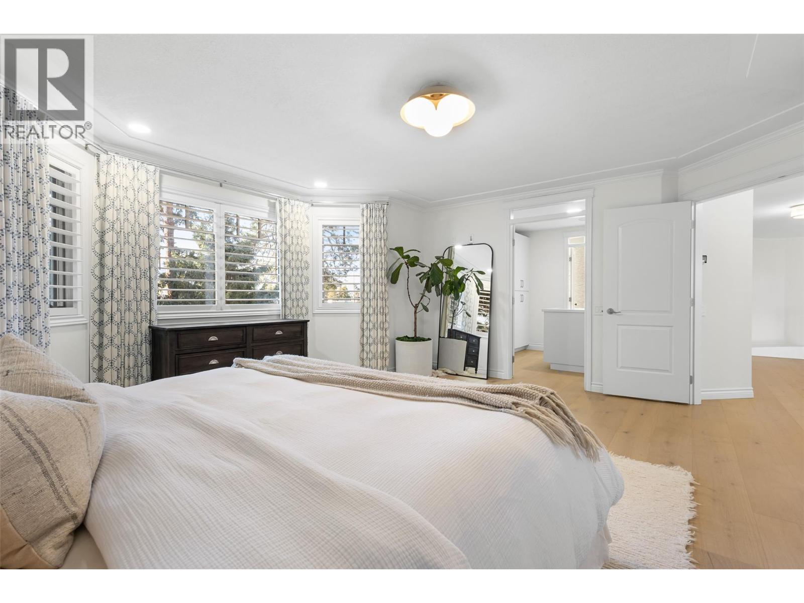 Primary Bedroom - 539 Metcalfe Avenue, Kelowna, BC - Indoor Photo Showing Bedroom