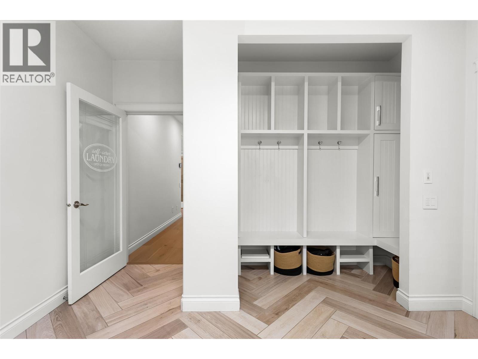 Mudroom built ins - 539 Metcalfe Avenue, Kelowna, BC - Indoor Photo Showing Other Room