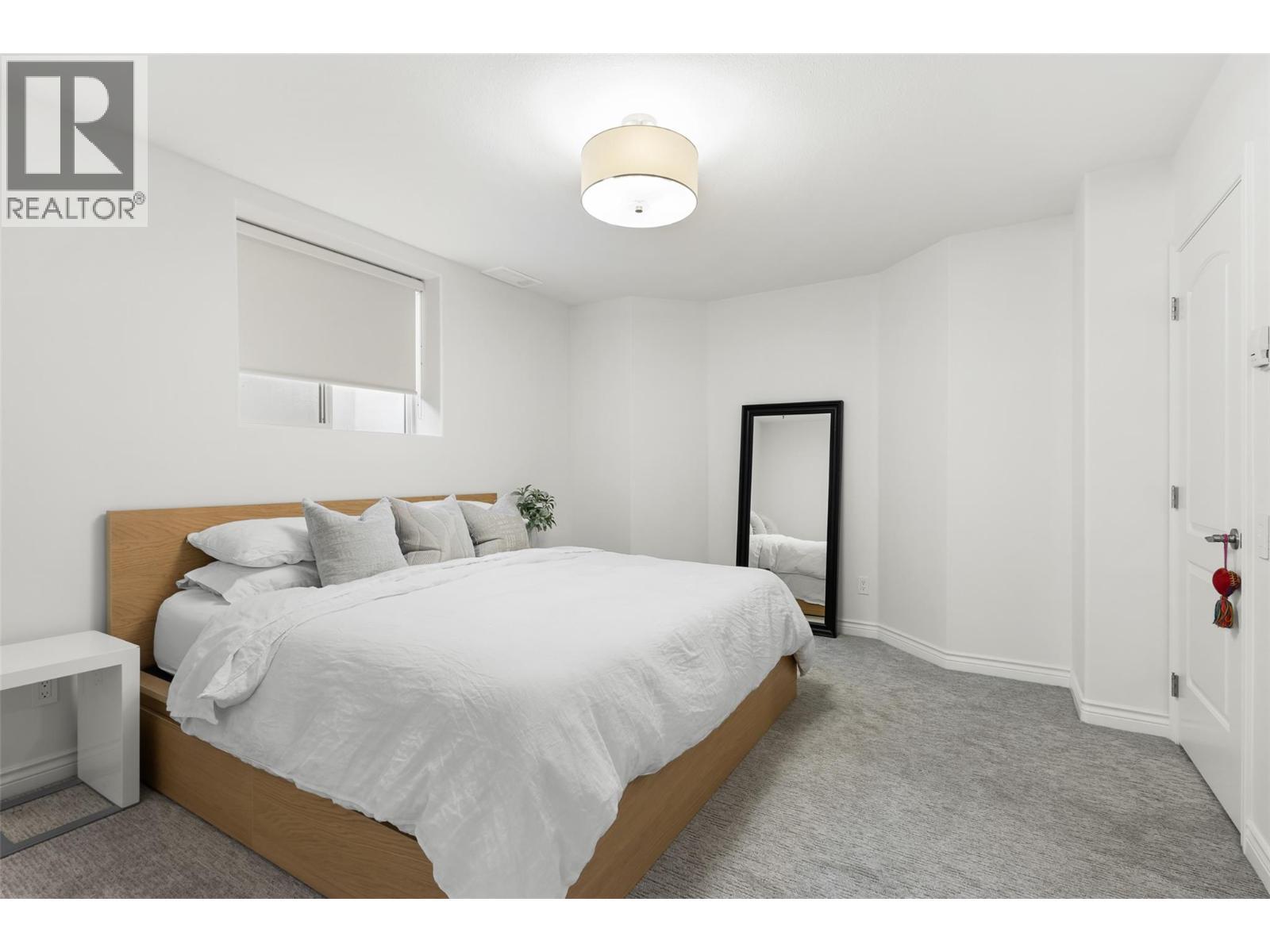 Lower level Second Bedroom - 539 Metcalfe Avenue, Kelowna, BC - Indoor Photo Showing Bedroom