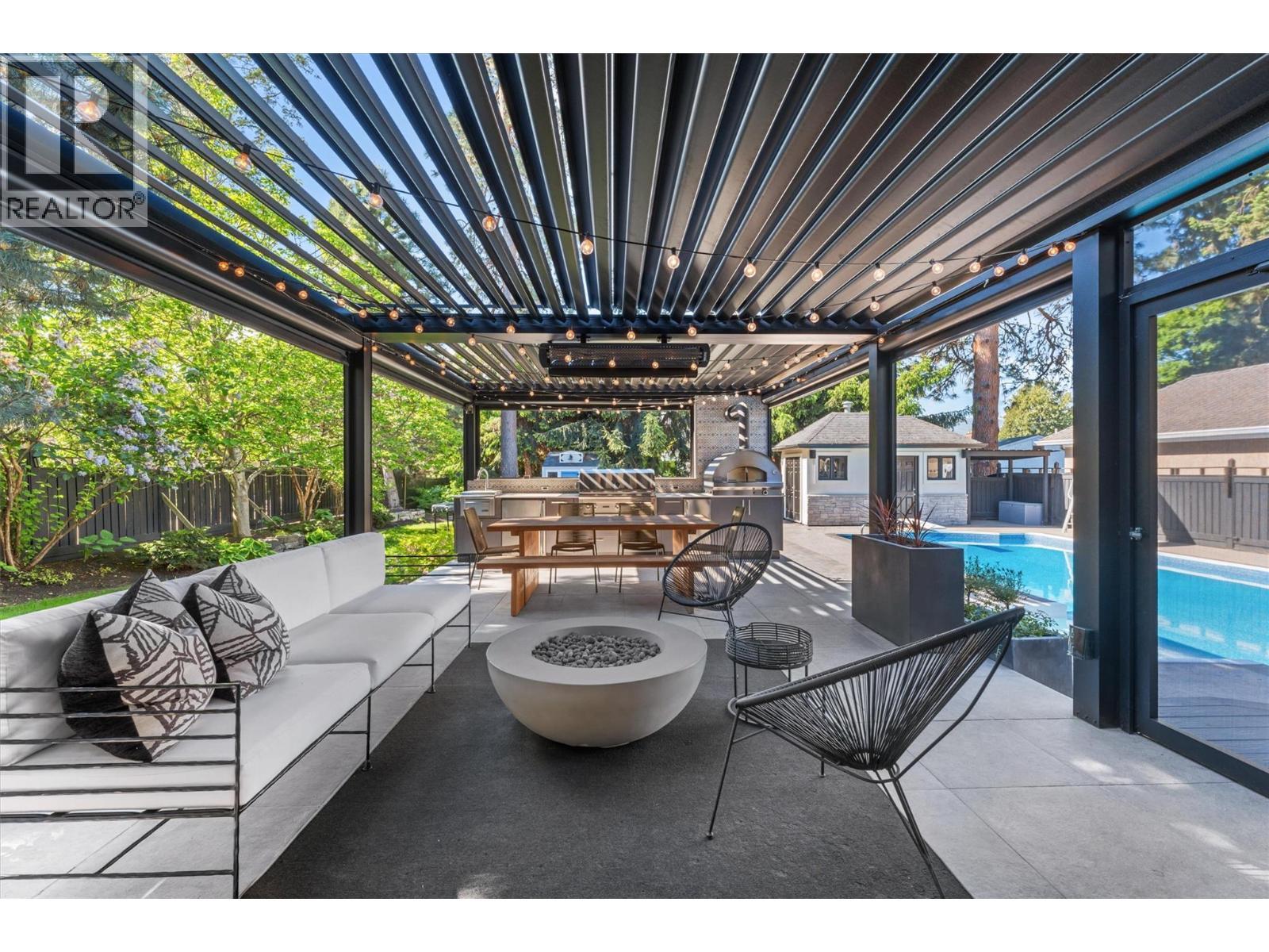 539 Metcalfe Avenue, Kelowna, BC - Outdoor With In Ground Pool With Deck Patio Veranda With Exterior