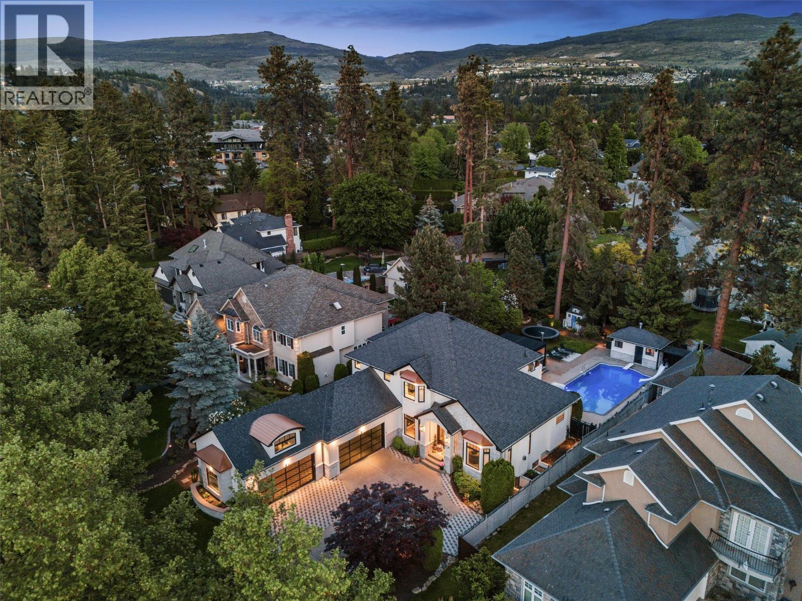 539 Metcalfe Avenue, Kelowna, BC - Outdoor With View