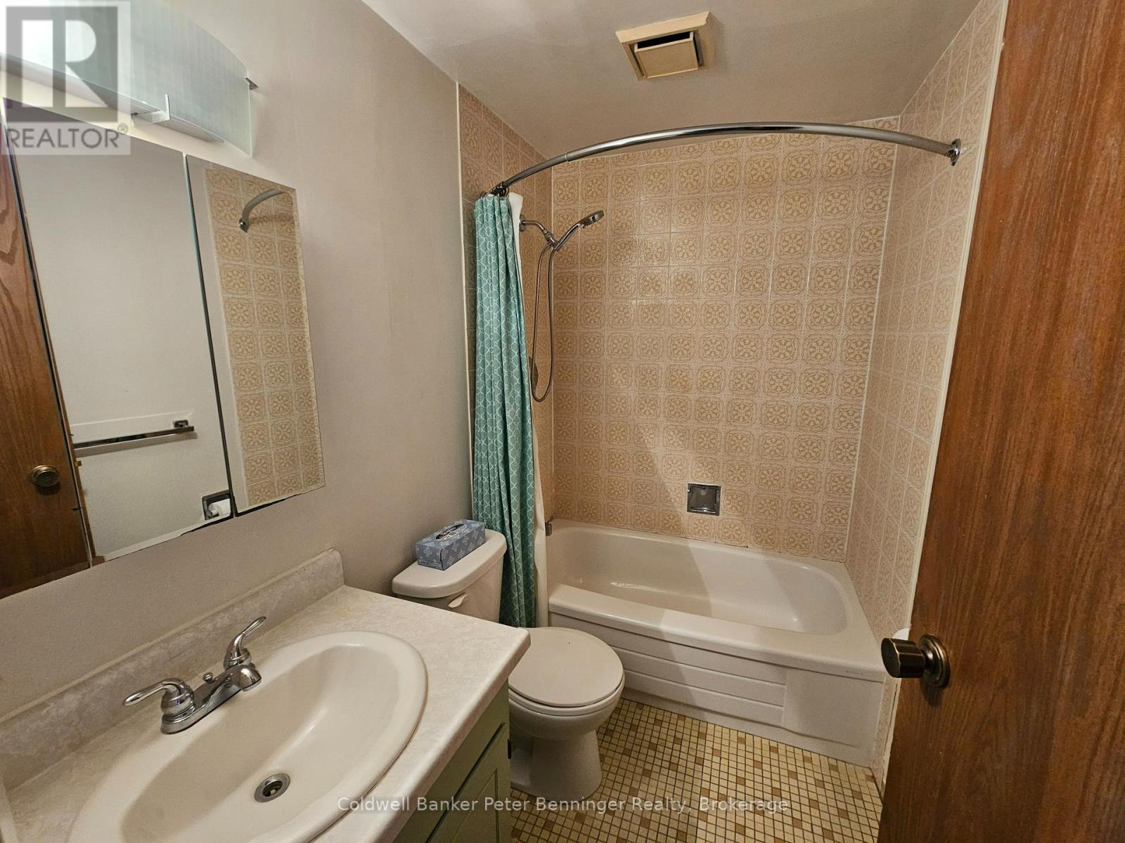 102 - 4 Avalon Place, Kitchener, ON - Indoor Photo Showing Bathroom