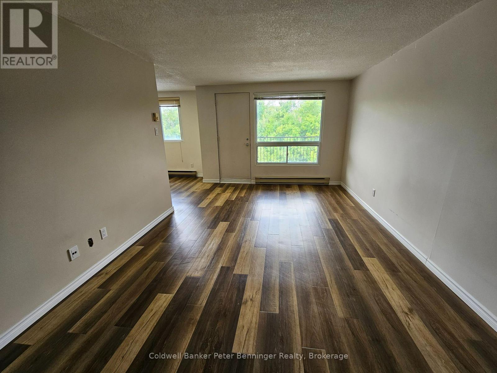 living room - 102 - 4 Avalon Place, Kitchener, ON - Indoor Photo Showing Other Room