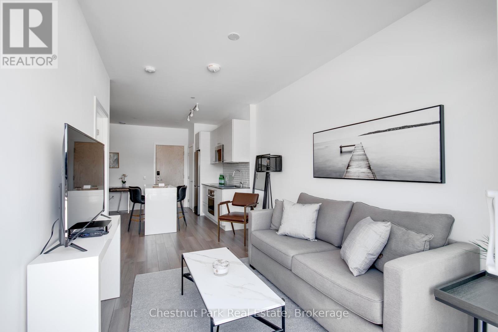 404 - 120 Carrick Trail, Gravenhurst (Muskoka (S)), ON - Indoor Photo Showing Living Room