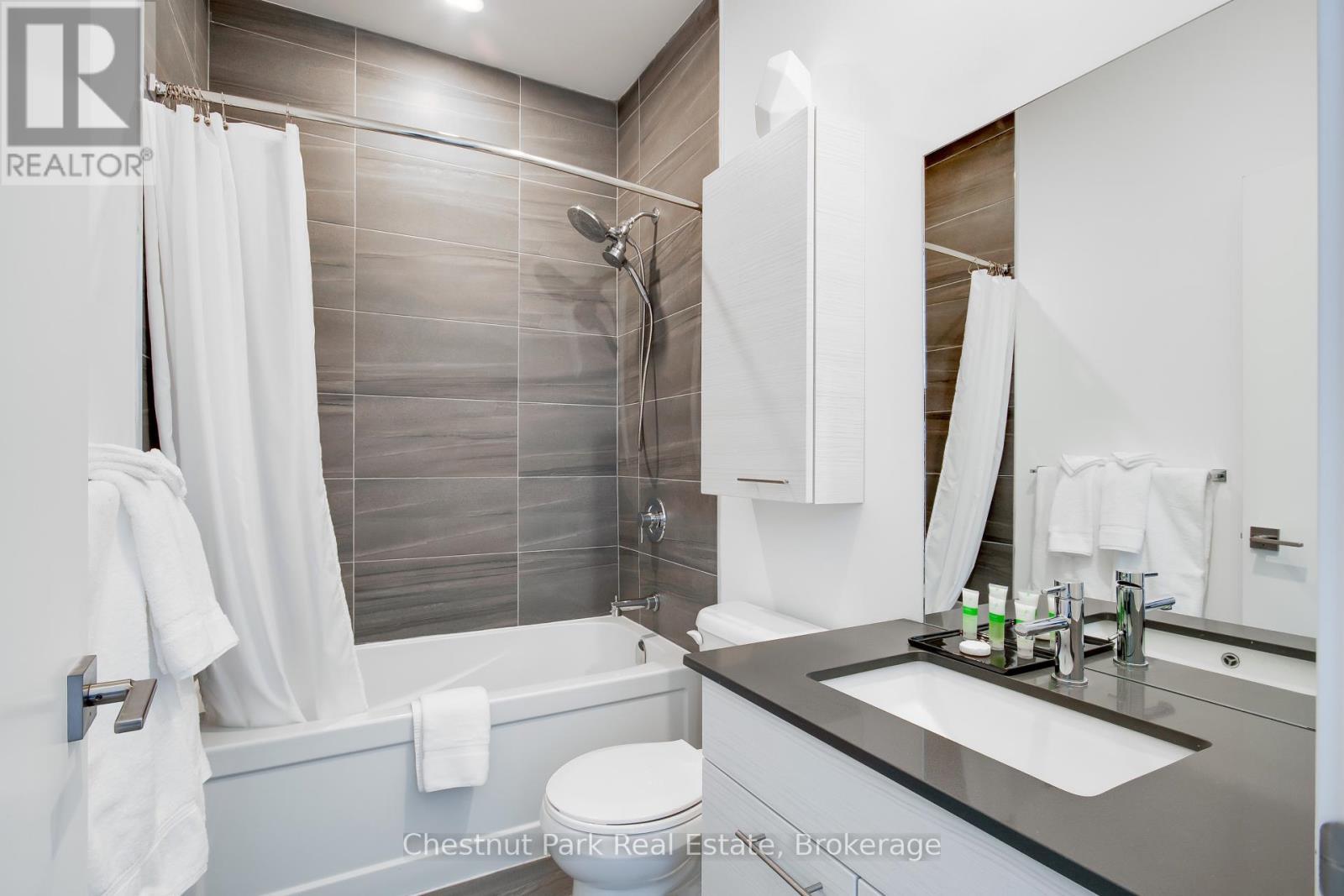 404 - 120 Carrick Trail, Gravenhurst (Muskoka (S)), ON - Indoor Photo Showing Bathroom