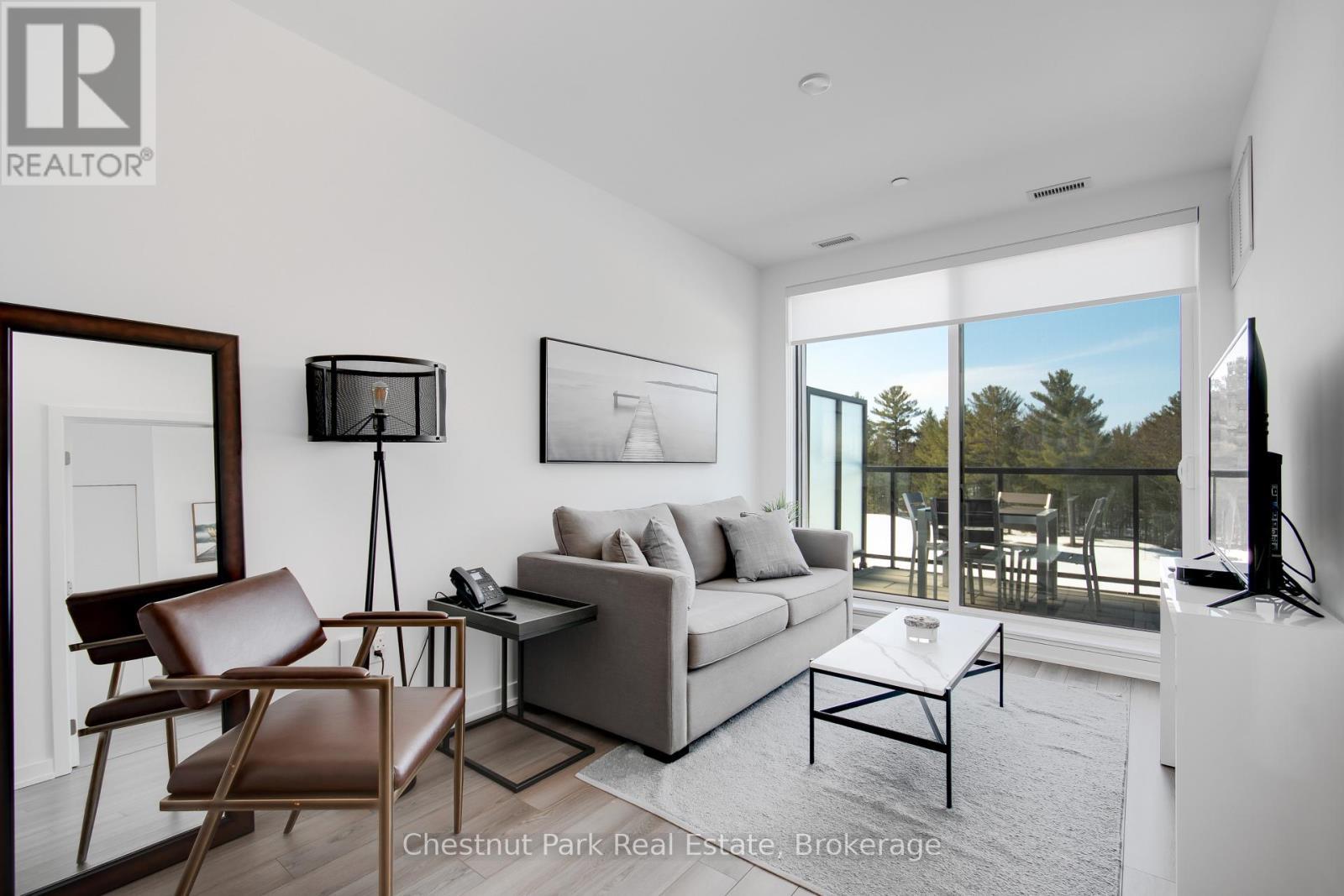 404 - 120 Carrick Trail, Gravenhurst (Muskoka (S)), ON - Indoor Photo Showing Living Room