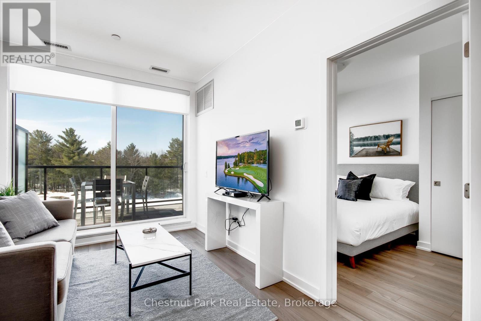 404 - 120 Carrick Trail, Gravenhurst (Muskoka (S)), ON - Indoor Photo Showing Living Room
